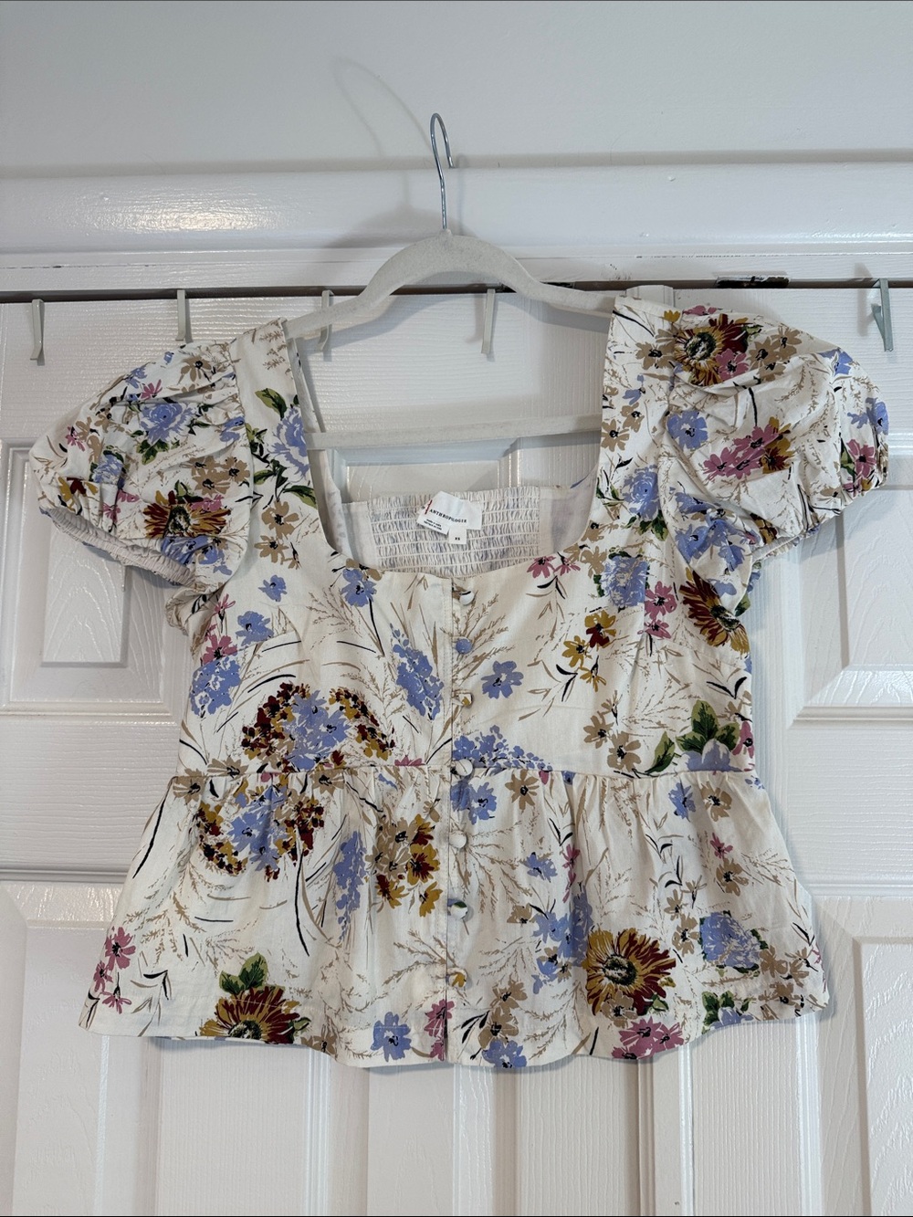 Floral Puff-Sleeve Crop Top in Cream with Blue & Pink Blooms
